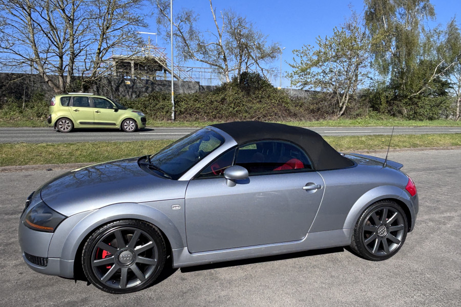 2003 Audi TT thumbnail 12